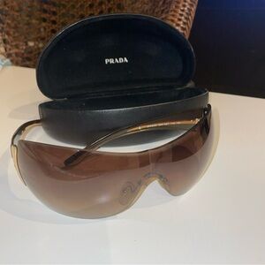 Prada Women's Vintage Sunglasses SPR54G 5AK-2Z1 Preowned